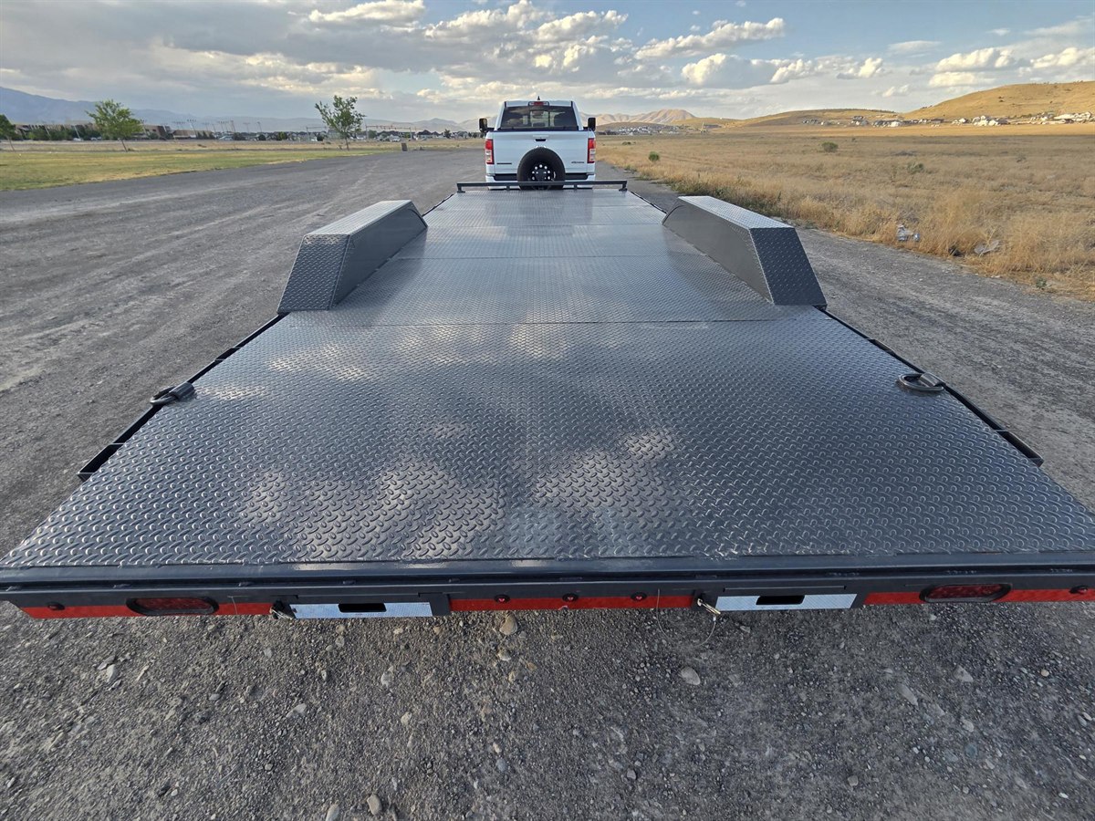 Full-width diamond plate steel deck with drive-over fenders