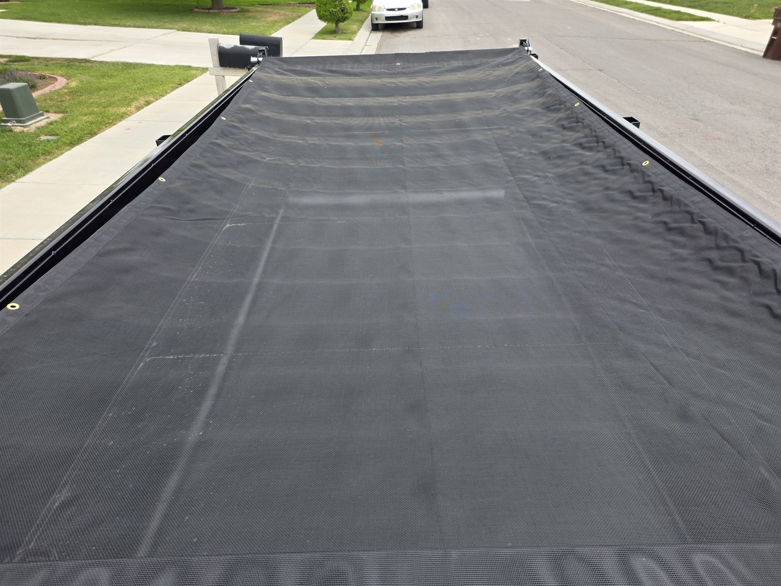 Dump trailer with mesh tarp cover